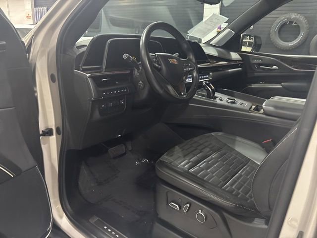 Used 2024 Cadillac Escalade Premium Luxury Platinum image 13