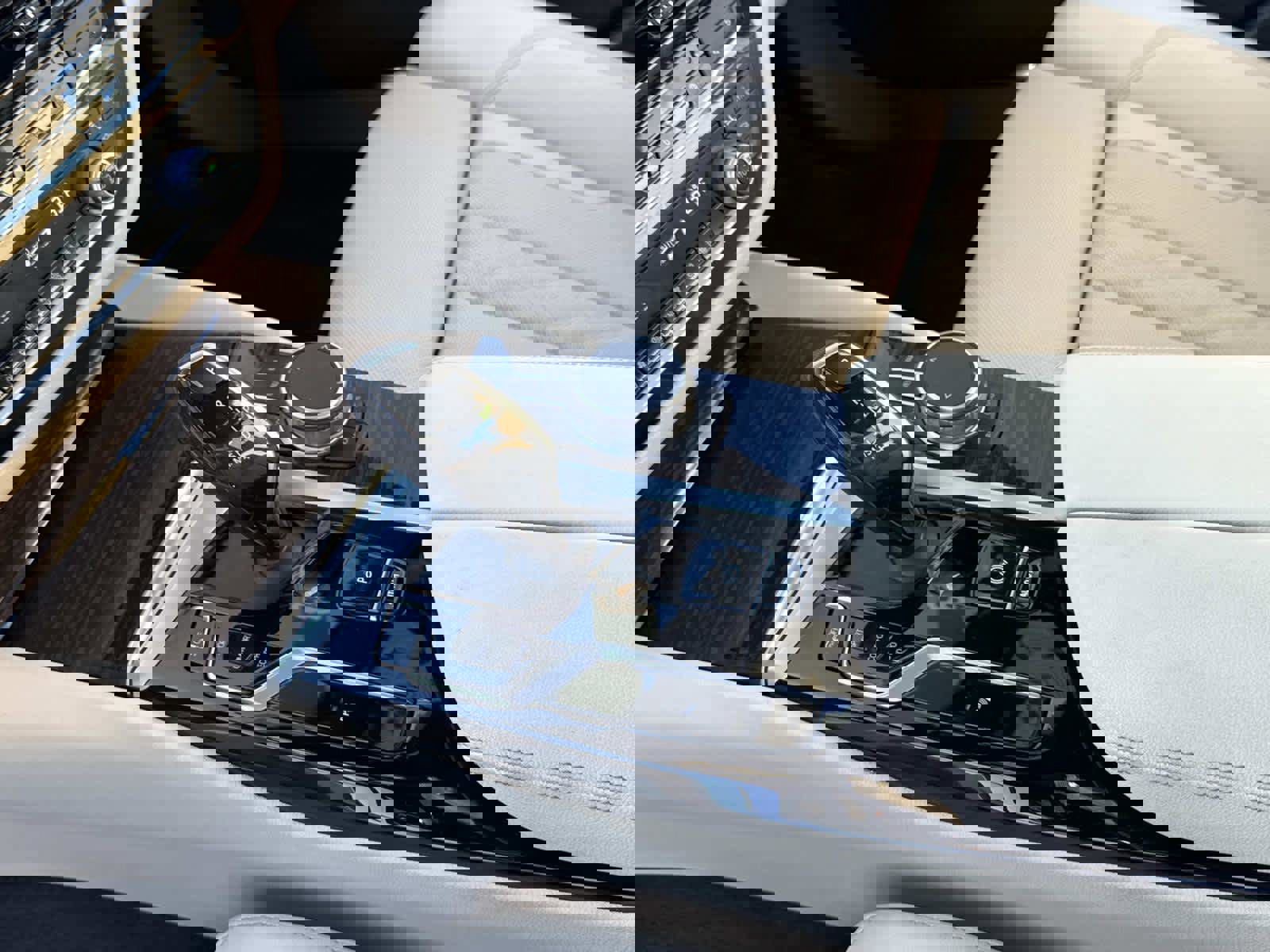 Used 2023 BMW 530i xDrive w/ Premium Package image 21