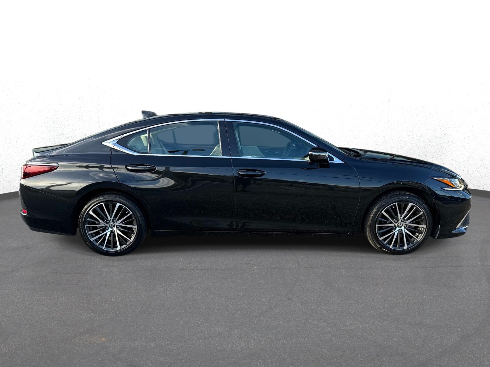Used 2024 Lexus ES 350 w/ Premium Package FWD image 2