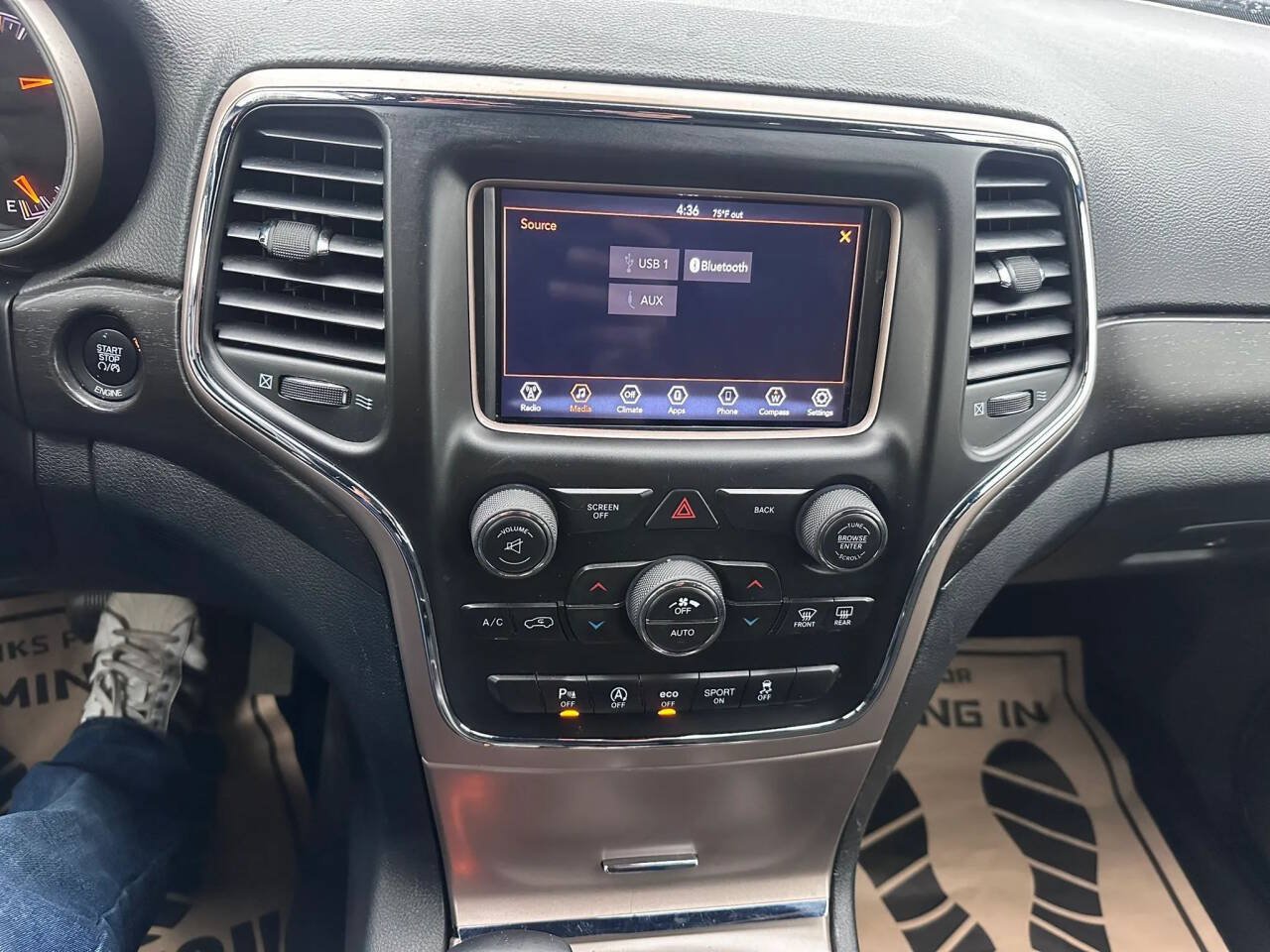 Used 2016 Jeep Grand Cherokee Laredo w/ Quick Order Package 23E AWD/4WD image 17