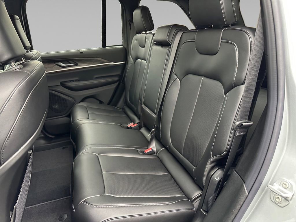New 2025 Jeep Grand Cherokee Limited w/ Luxury Tech Group II image 15