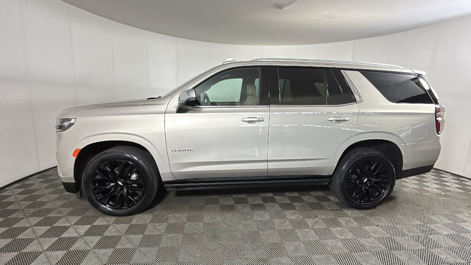 Used 2023 Chevrolet Tahoe Premier AWD/4WD image 7