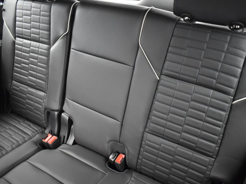 Certified 2023 Cadillac Escalade V w/ LPO, ONYX Package image 27