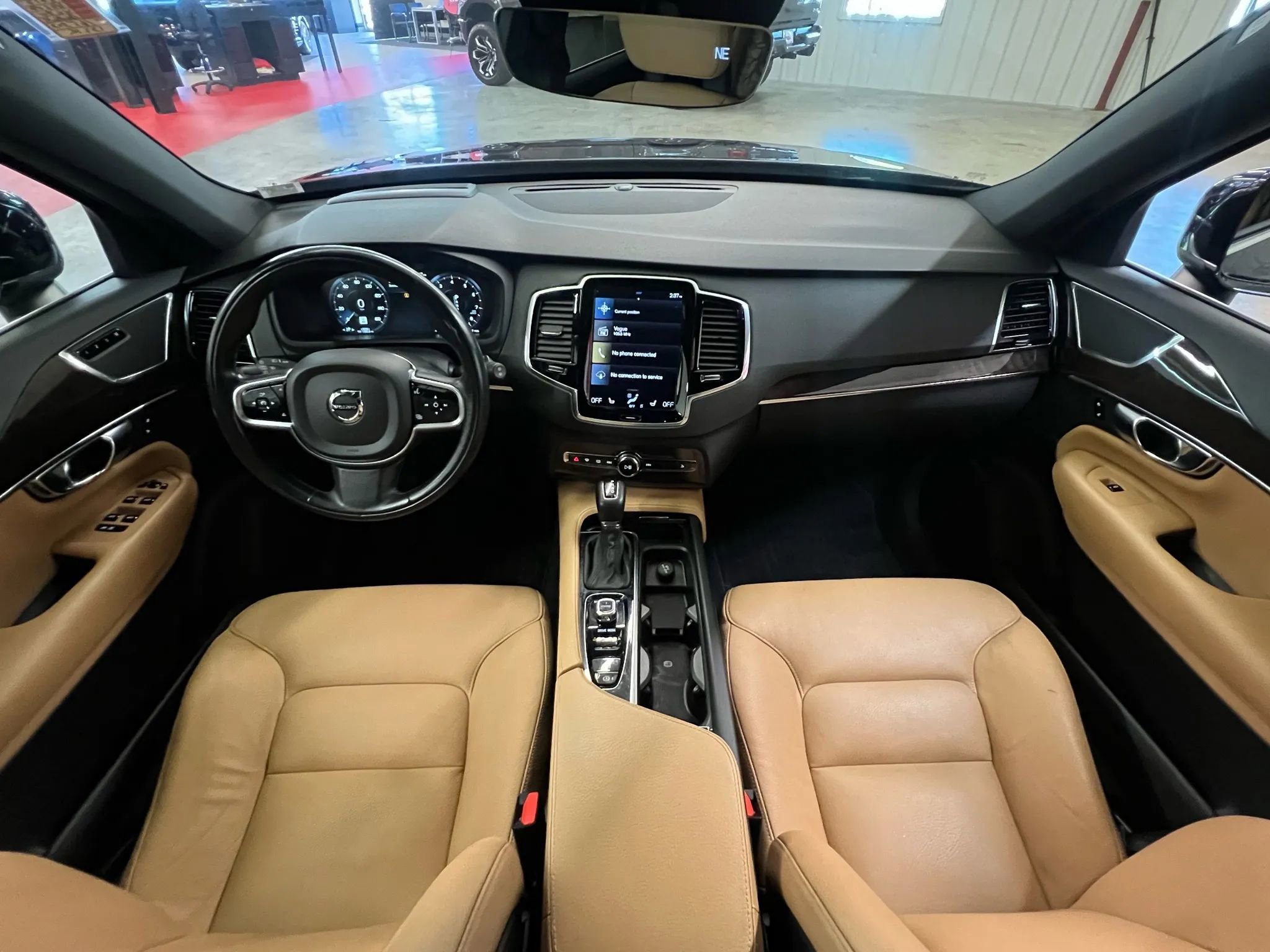 Used 2017 Volvo XC90 T6 Momentum w/ Vision Package image 4