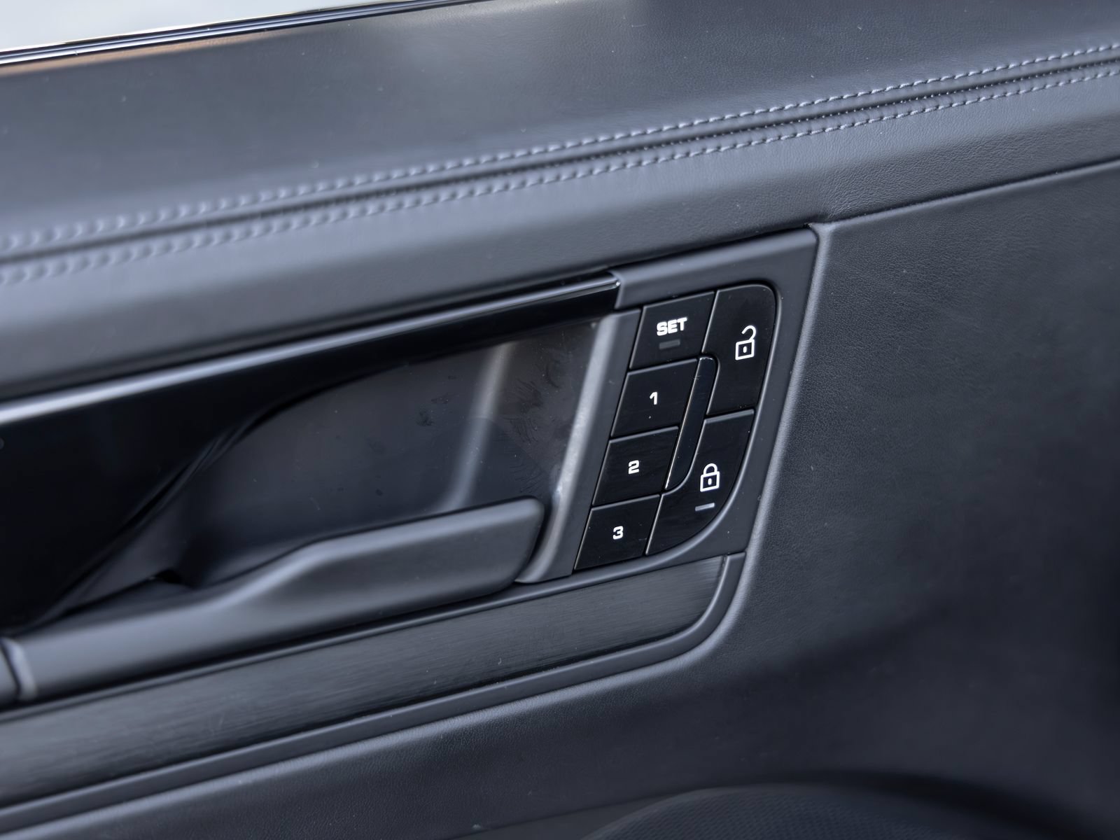 Certified 2025 Porsche Cayenne GTS AWD/4WD image 22