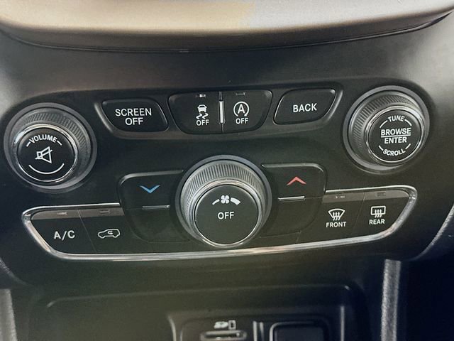 Used 2017 Jeep Cherokee Latitude w/ Cold Weather Group image 23