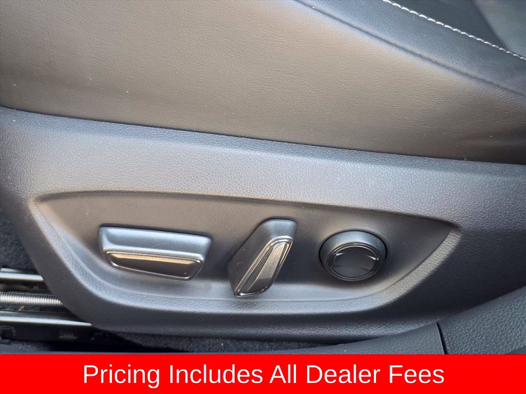 Used 2024 Toyota Prius XLE FWD image 12