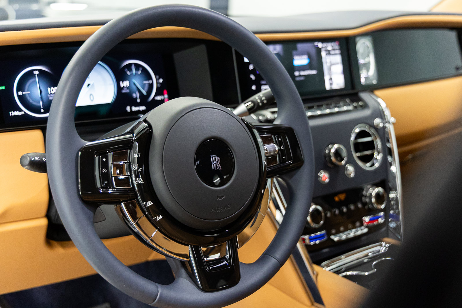 Certified 2025 Rolls-Royce Cullinan AWD/4WD image 38
