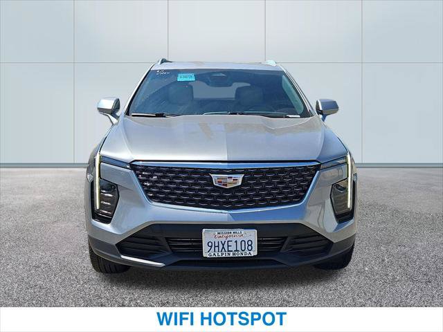 Used 2024 Cadillac XT4 Luxury w/ Cold Weather Package FWD image 3