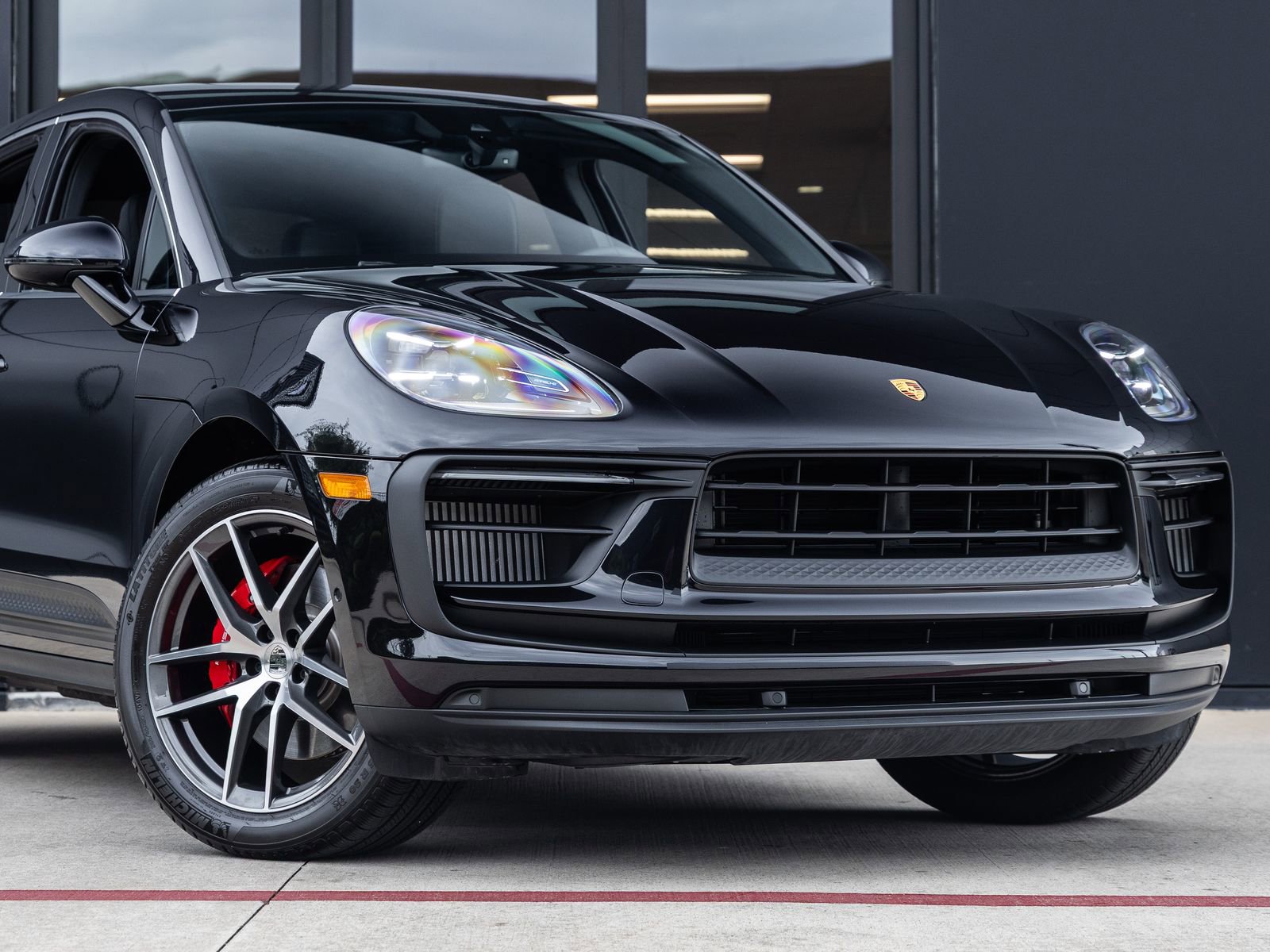 Certified 2022 Porsche Macan S image 9