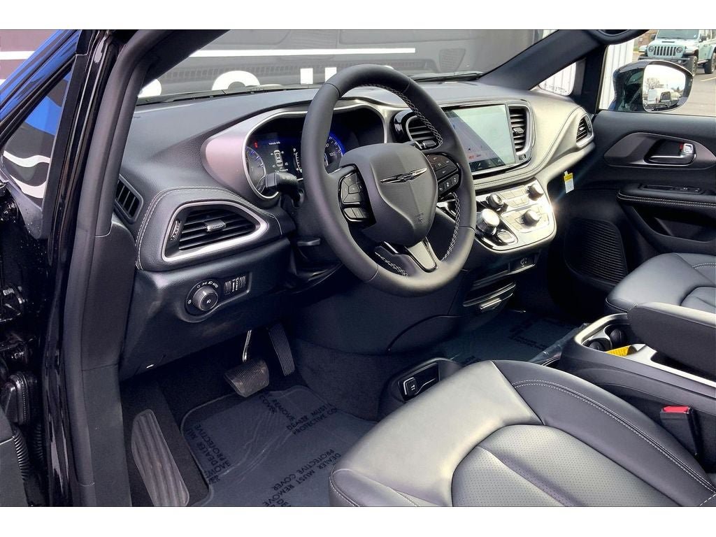 New 2026 Chrysler Pacifica Select w/ S Appearance Package AWD/4WD image 5