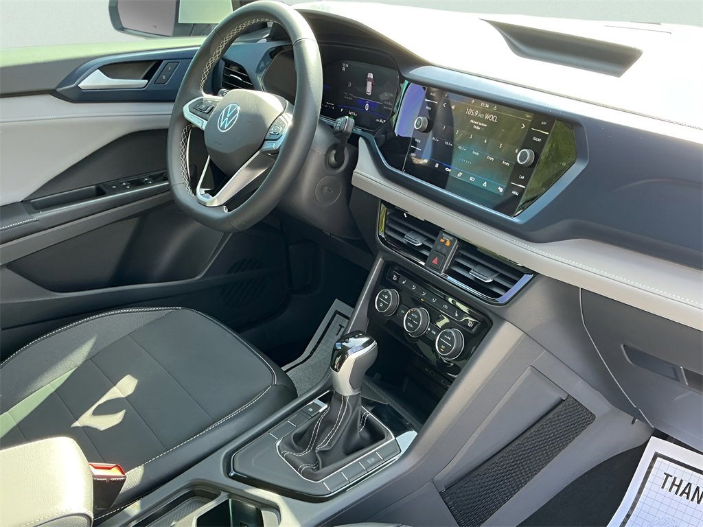 Used 2024 Volkswagen Taos SE image 25