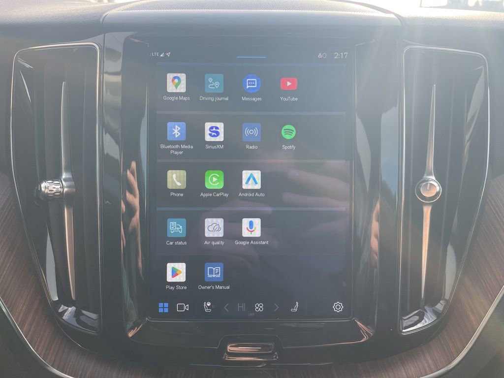 Certified 2023 Volvo XC60 B5 Plus w/ Climate Package image 31