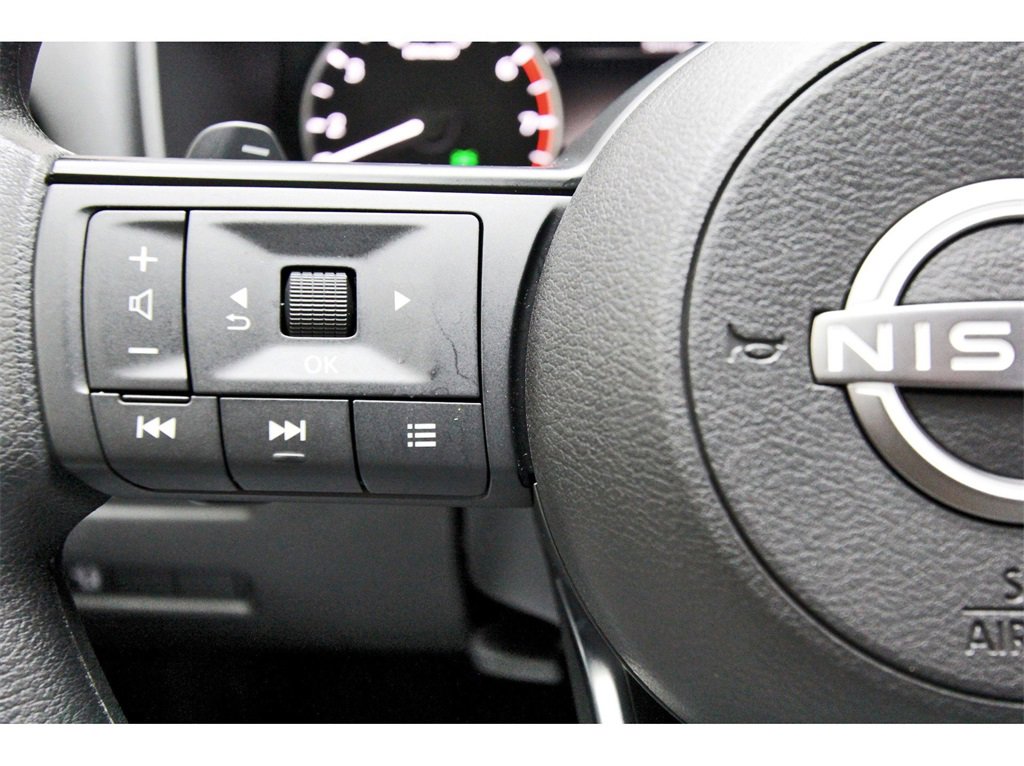 Used 2024 Nissan Rogue S image 13