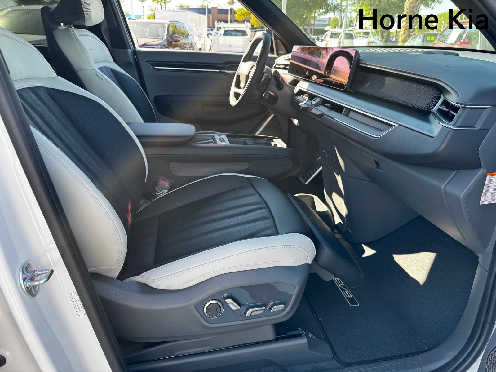 Certified 2026 Kia EV9 GT-Line image 26