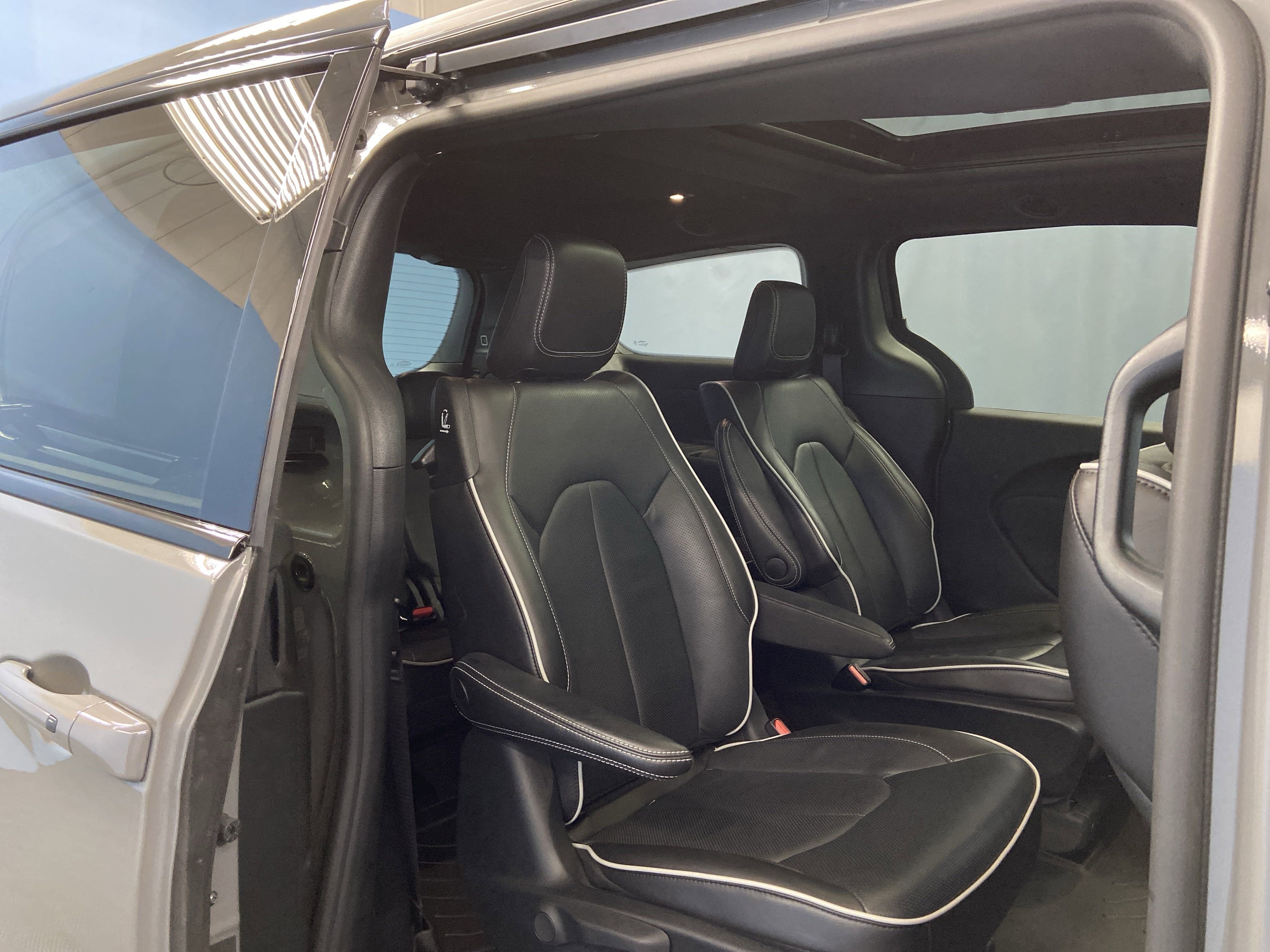 Used 2022 Chrysler Pacifica Limited w/ S Appearance Package image 42