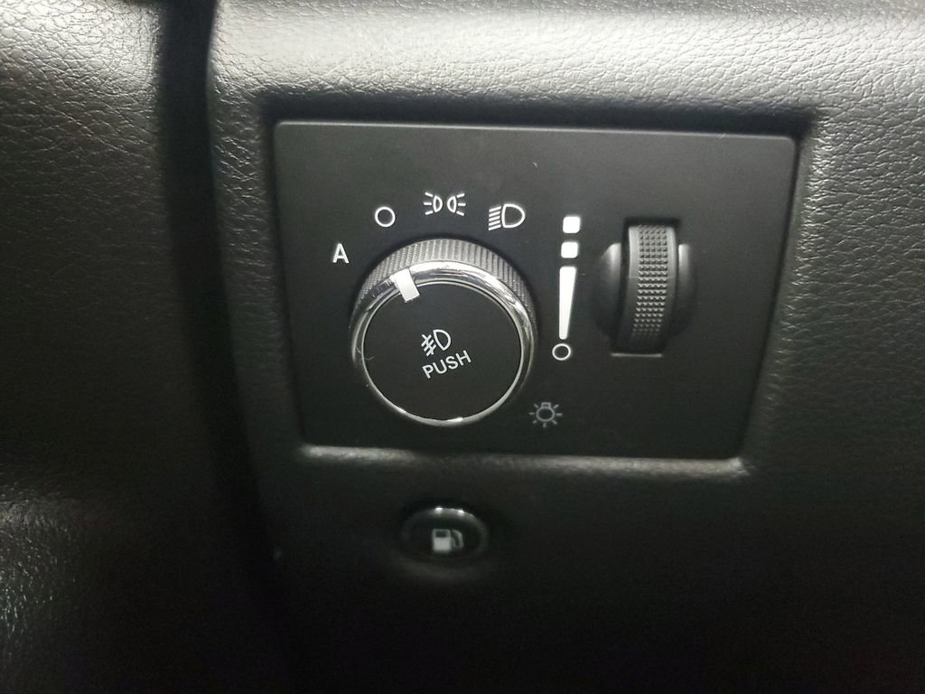 Used 2020 Jeep Grand Cherokee Altitude image 34