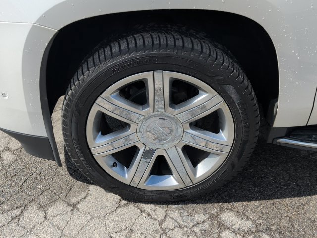 Used 2019 Cadillac Escalade ESV Luxury AWD/4WD image 37