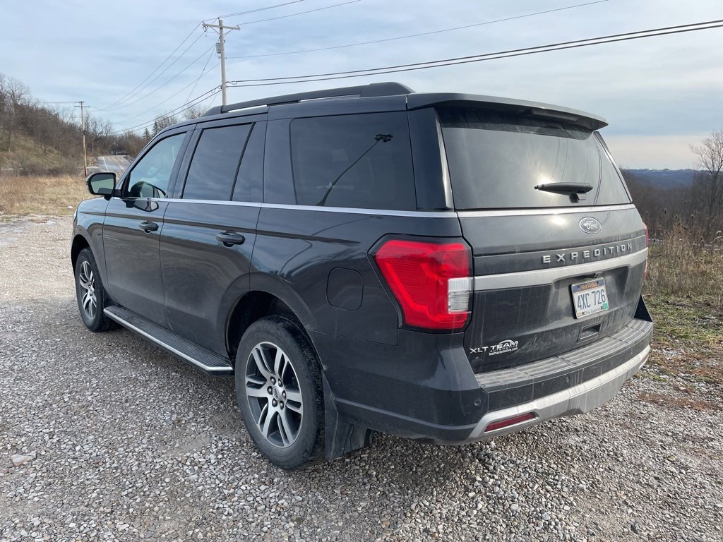 Used 2022 Ford Expedition XLT image 4