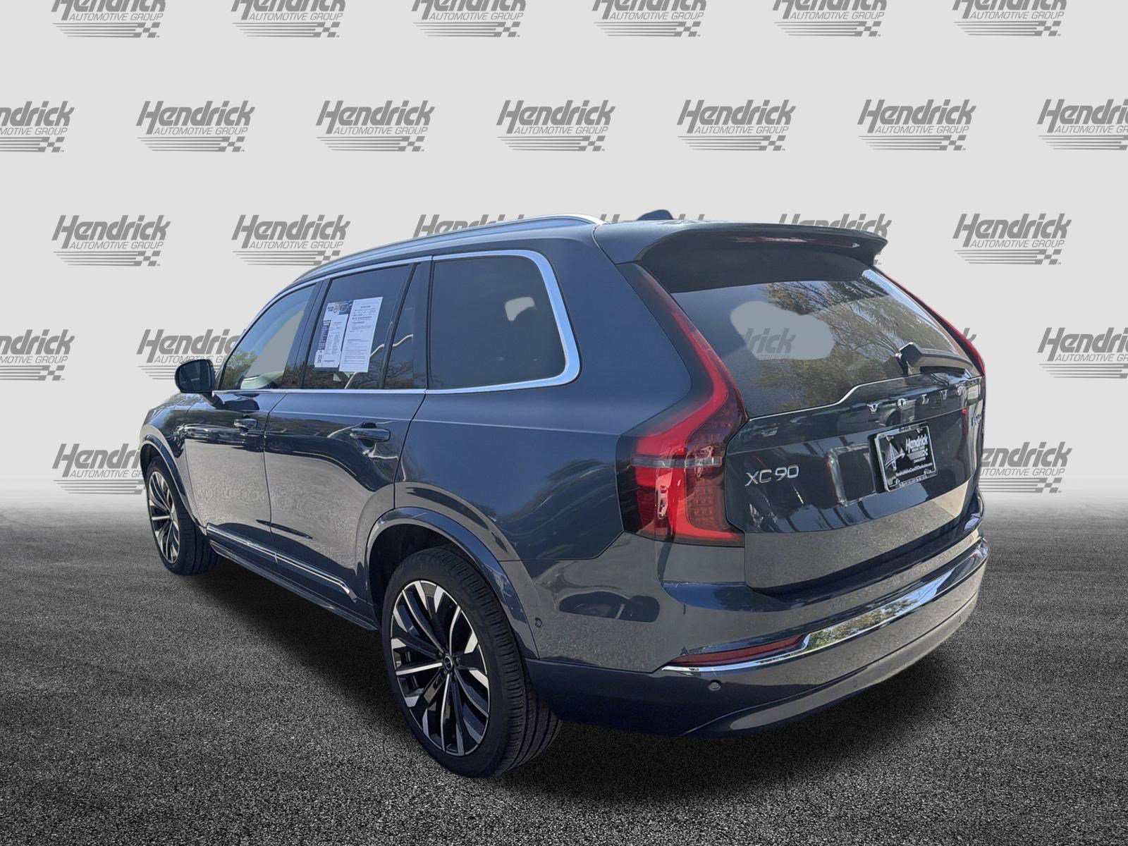 Used 2025 Volvo XC90 B6 Plus image 8