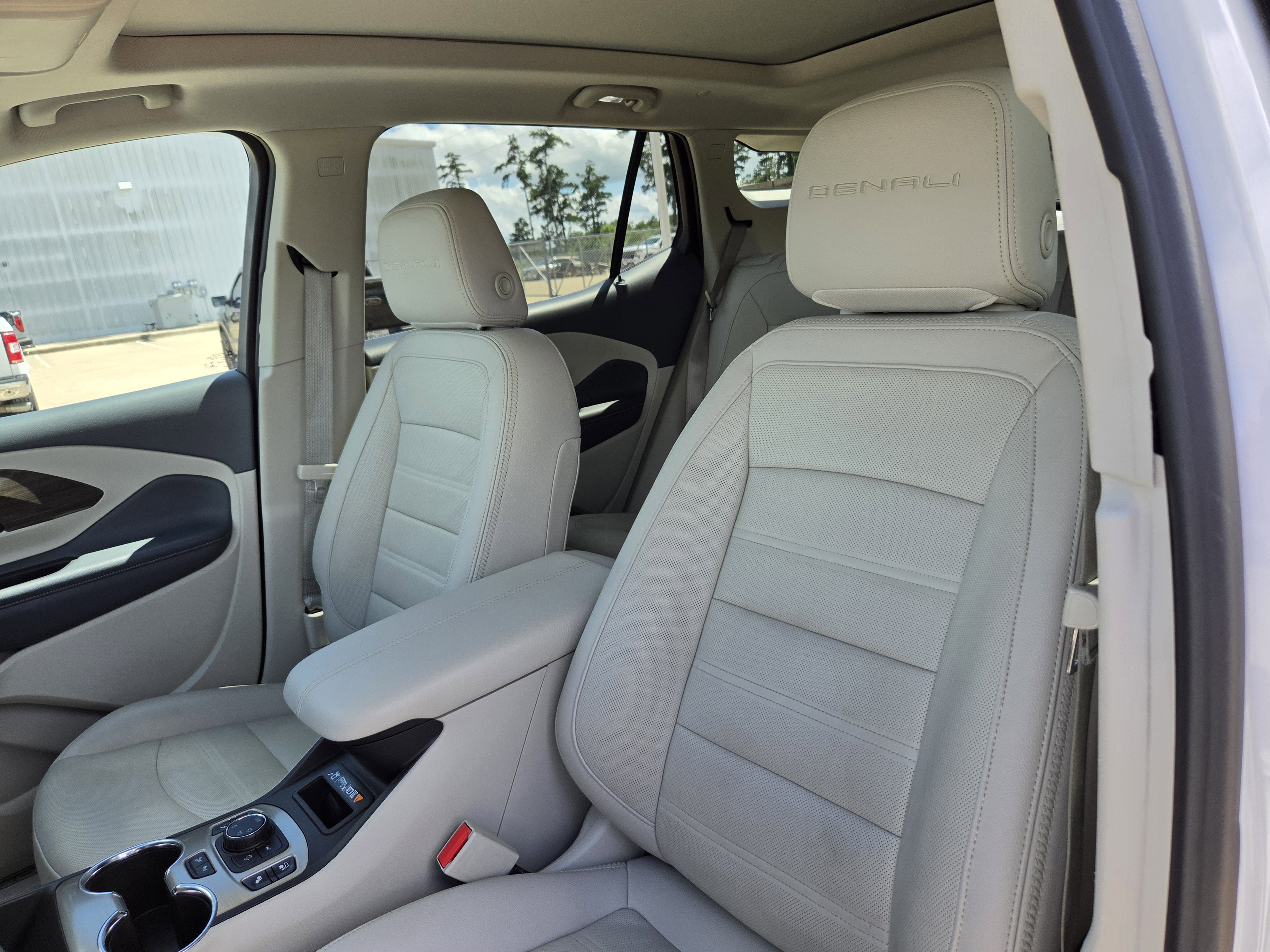 Used 2022 GMC Terrain Denali w/ Denali Premium Package AWD/4WD image 12