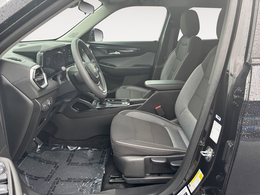 Used 2025 Chevrolet TrailBlazer LT image 16