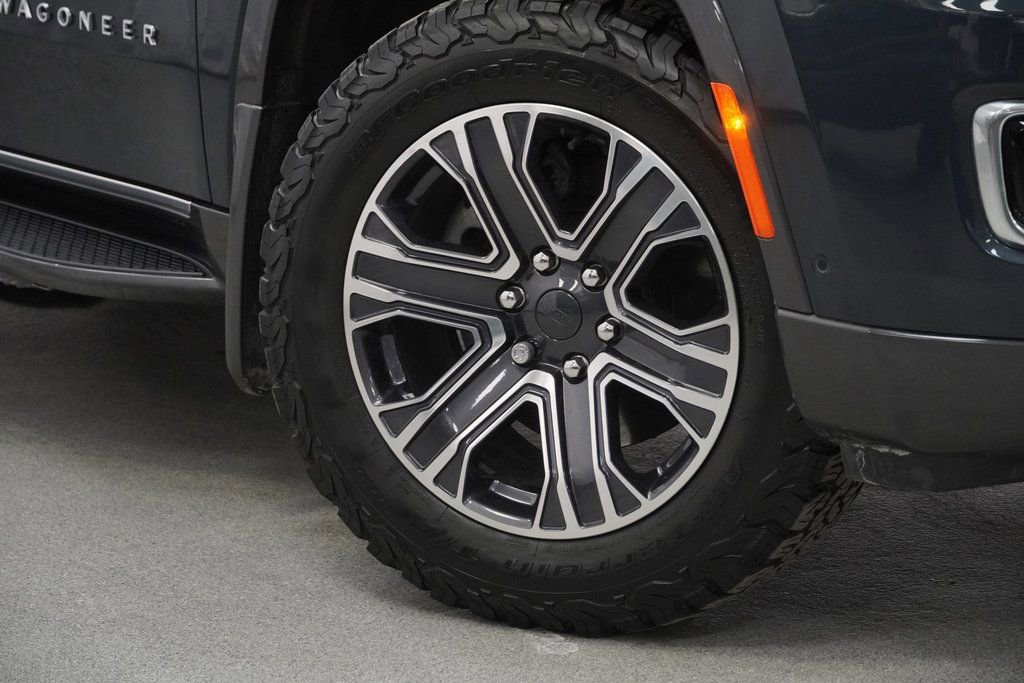 Certified 2022 Jeep Wagoneer Series III w/ Flexible Seating Group image 4