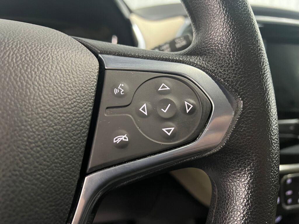 Used 2022 Chevrolet Traverse LS image 12