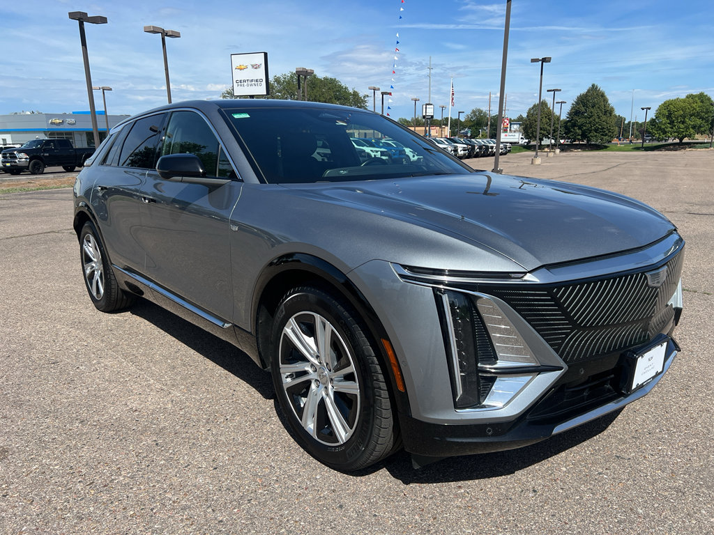 Used 2024 Cadillac Lyriq Tech w/ Driver Assist Package AWD/4WD image 39