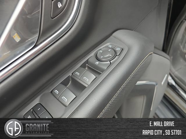 Used 2024 GMC Yukon SLT AWD/4WD image 12