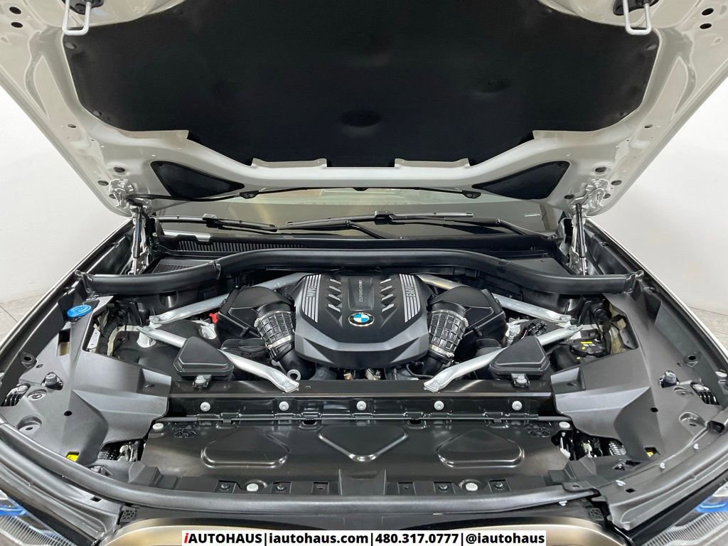 Used 2022 BMW X7 M50i image 12