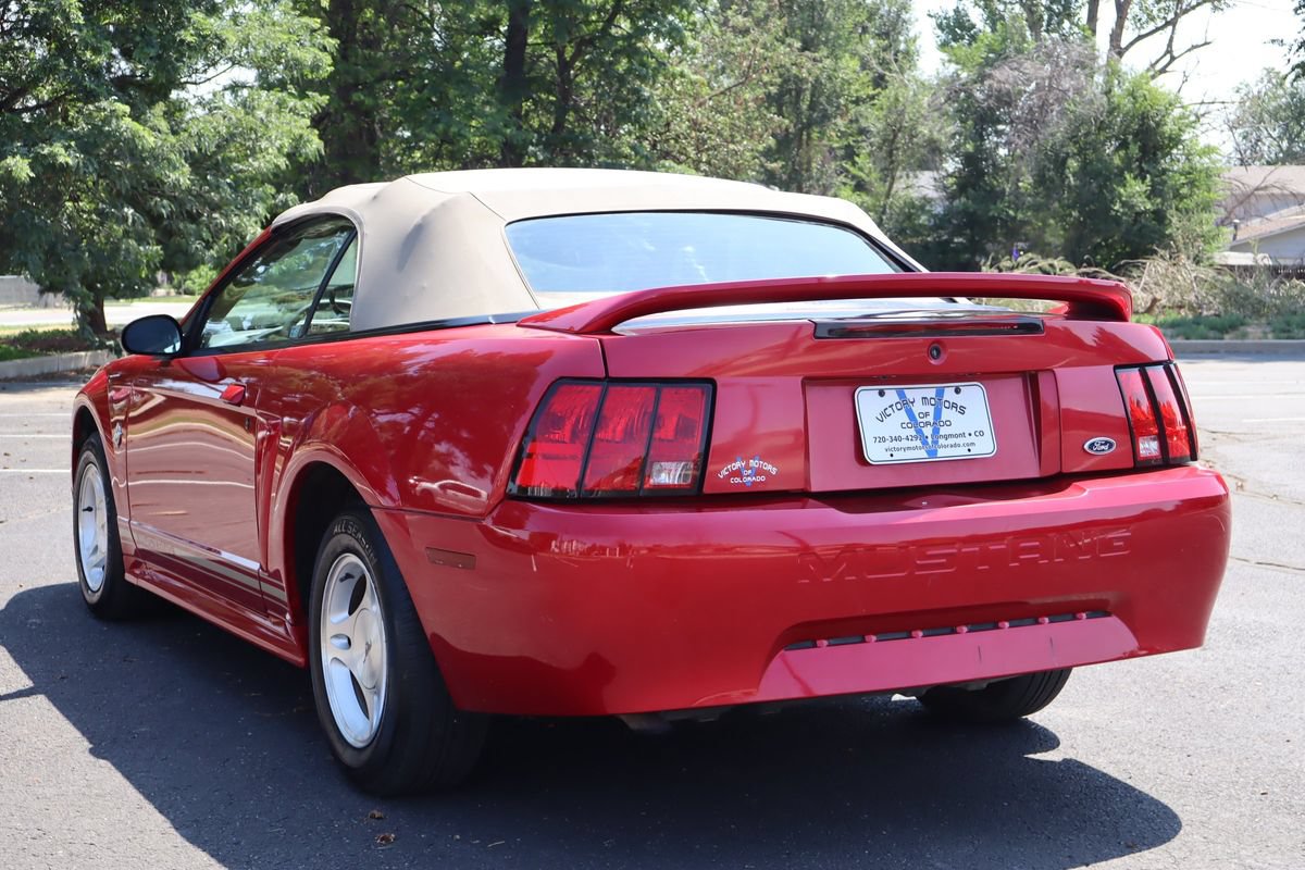 Used 1999 Ford Mustang Convertible RWD image 7