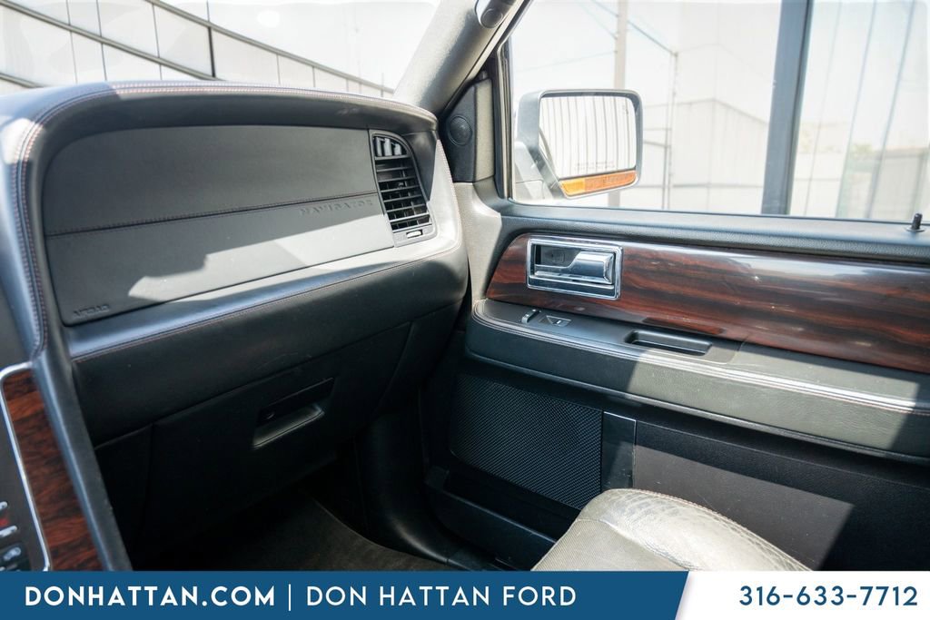 Used 2017 Lincoln Navigator Reserve RWD image 13
