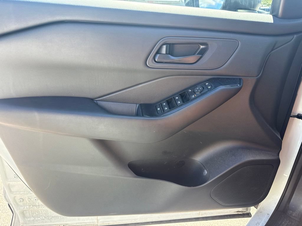 Used 2025 Nissan Rogue S AWD/4WD image 13