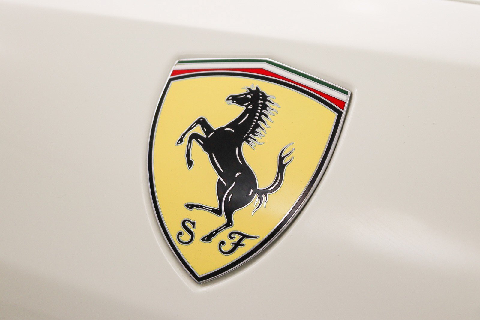 Used 2017 Ferrari California T RWD image 39