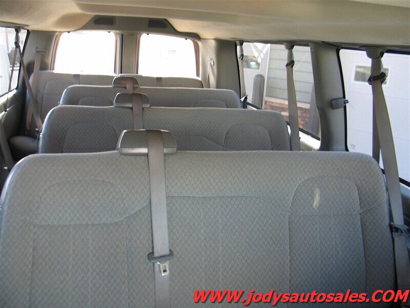 Used 2017 Chevrolet Express 3500 LT w/ LT Preferred Equipment Group RWD image 21