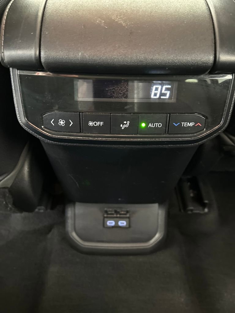 Used 2023 Toyota Highlander L image 16