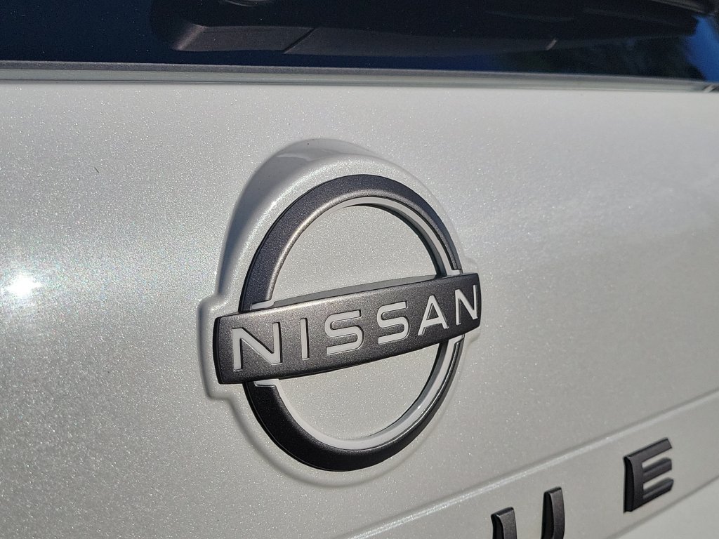 Used 2025 Nissan Rogue SV w/ SV Premium Package FWD image 6