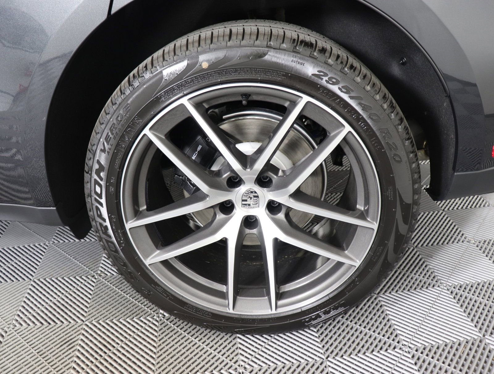 Certified 2025 Porsche Macan image 11