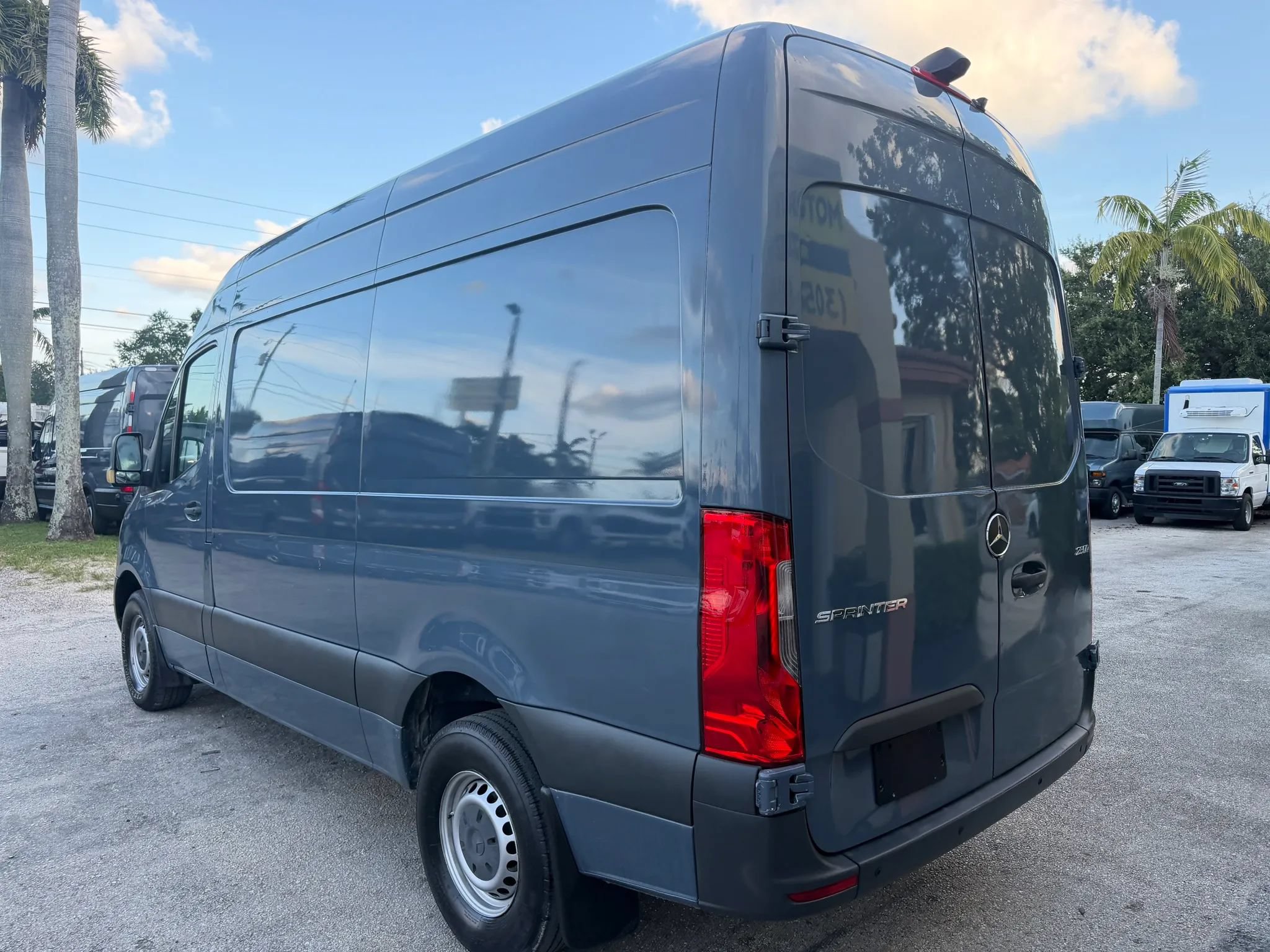 Used 2019 Mercedes-Benz Sprinter 144 image 3