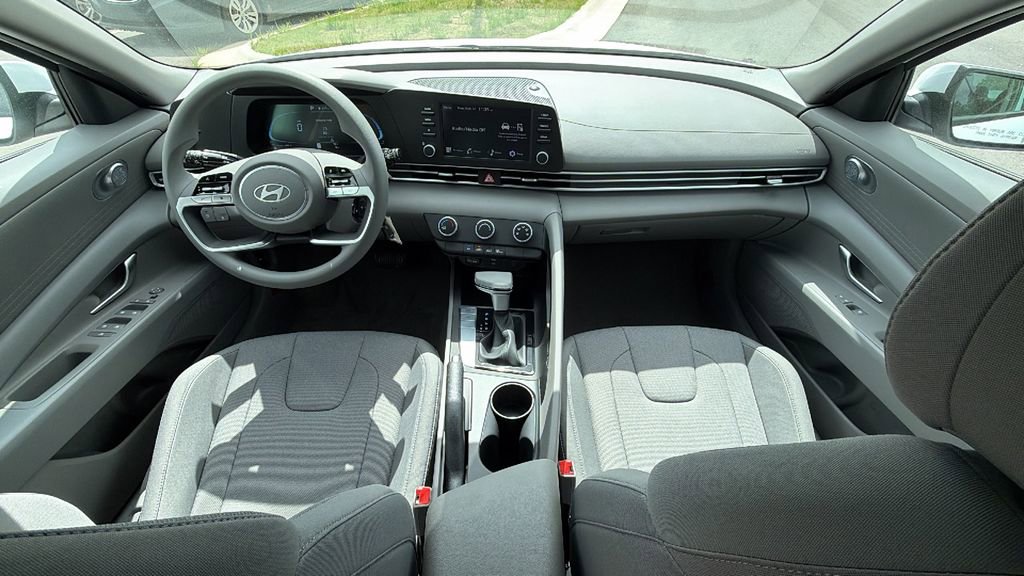New 2026 Hyundai Elantra SE image 21