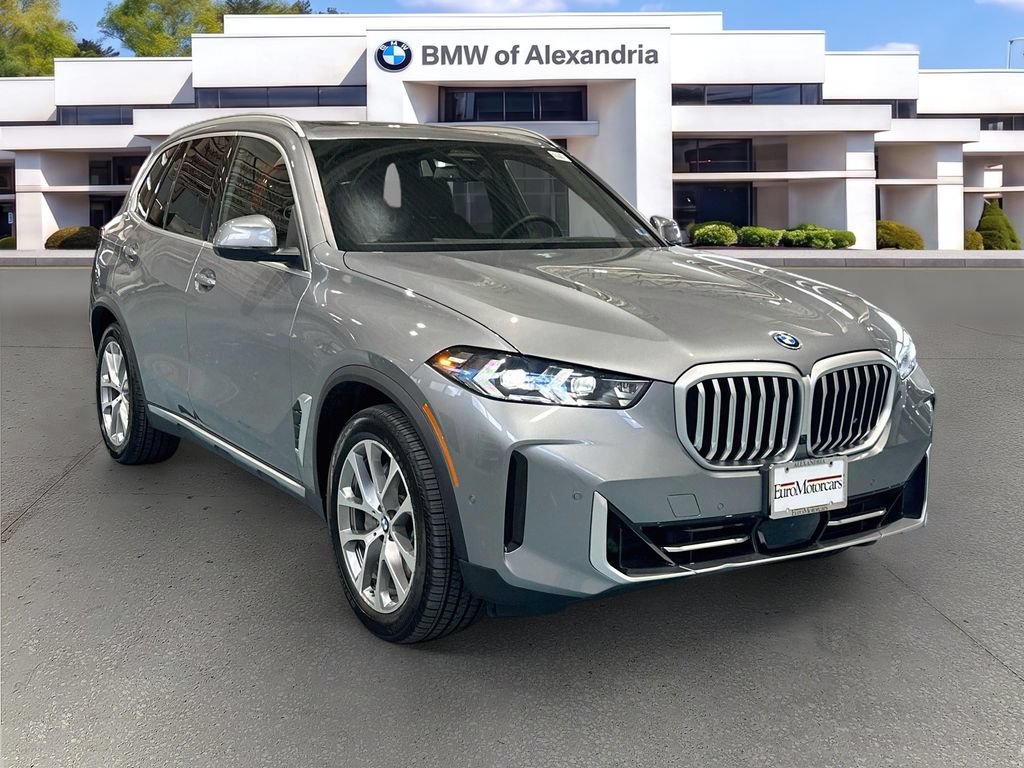 Used 2026 BMW X5 xDrive50e AWD/4WD image 3