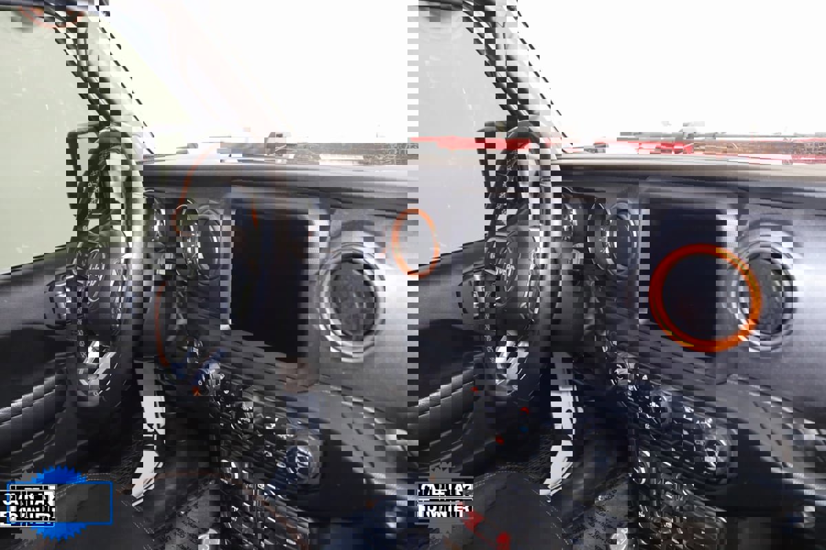 Used 2023 Jeep Gladiator Mojave w/ Cold Weather Group image 39