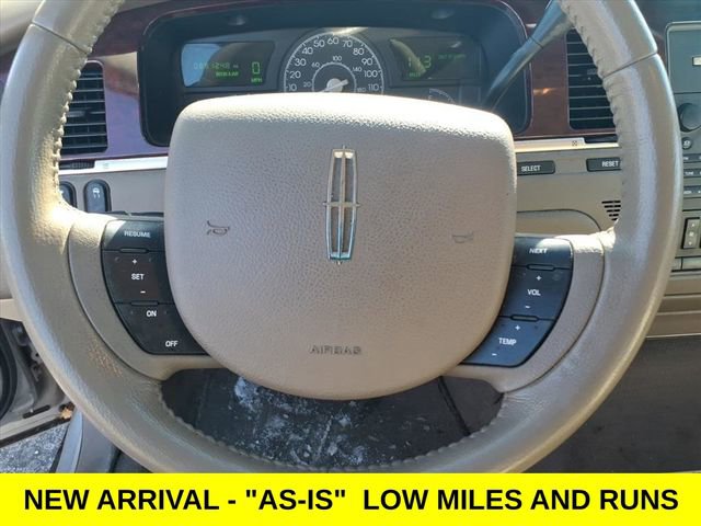 Used 2005 Lincoln Town Car Signature image 11