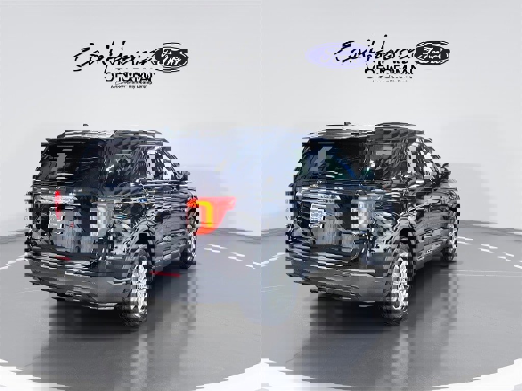 Used 2022 Ford Explorer XLT image 8