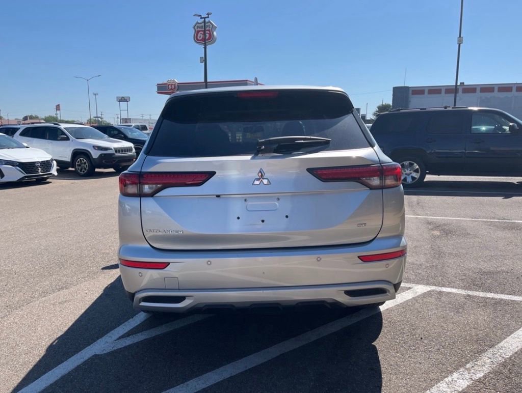 Used 2024 Mitsubishi Outlander SE image 5