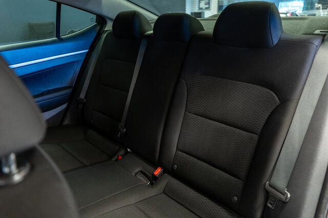 Used 2019 Hyundai Elantra SE w/ Winter Weather Package image 14