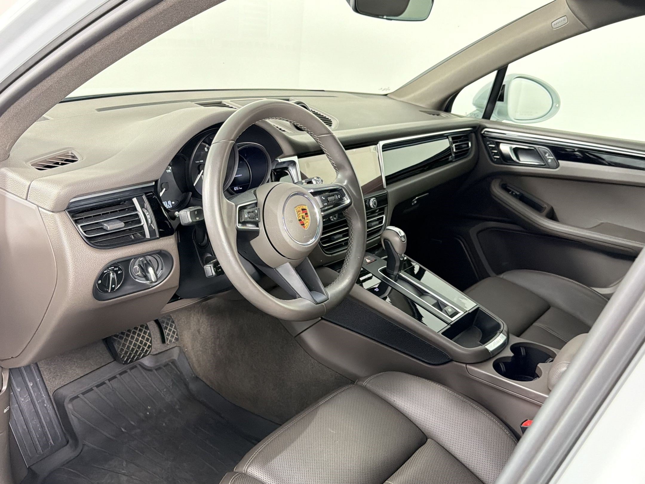 Certified 2022 Porsche Macan AWD/4WD image 5