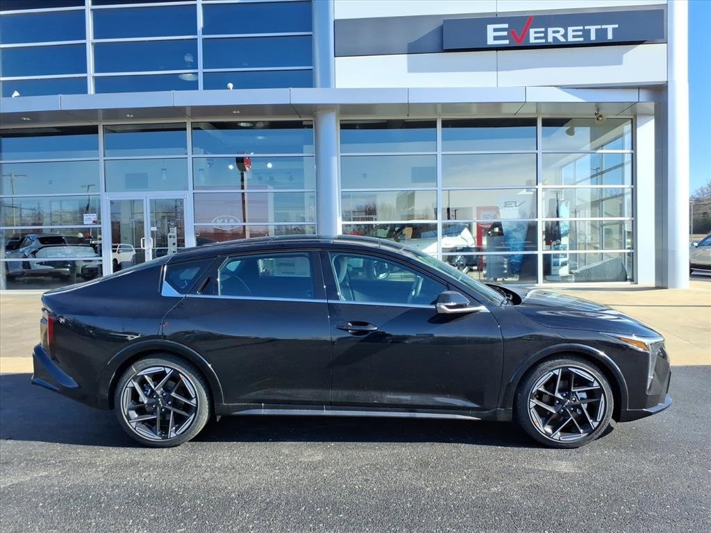 New 2025 Kia K4 GT-Line image 2
