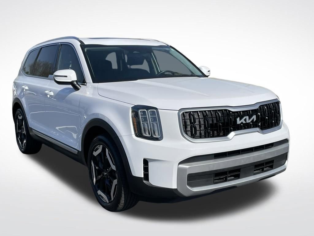 Used 2023 Kia Telluride EX w/ EX Captain's Chair Package image 8